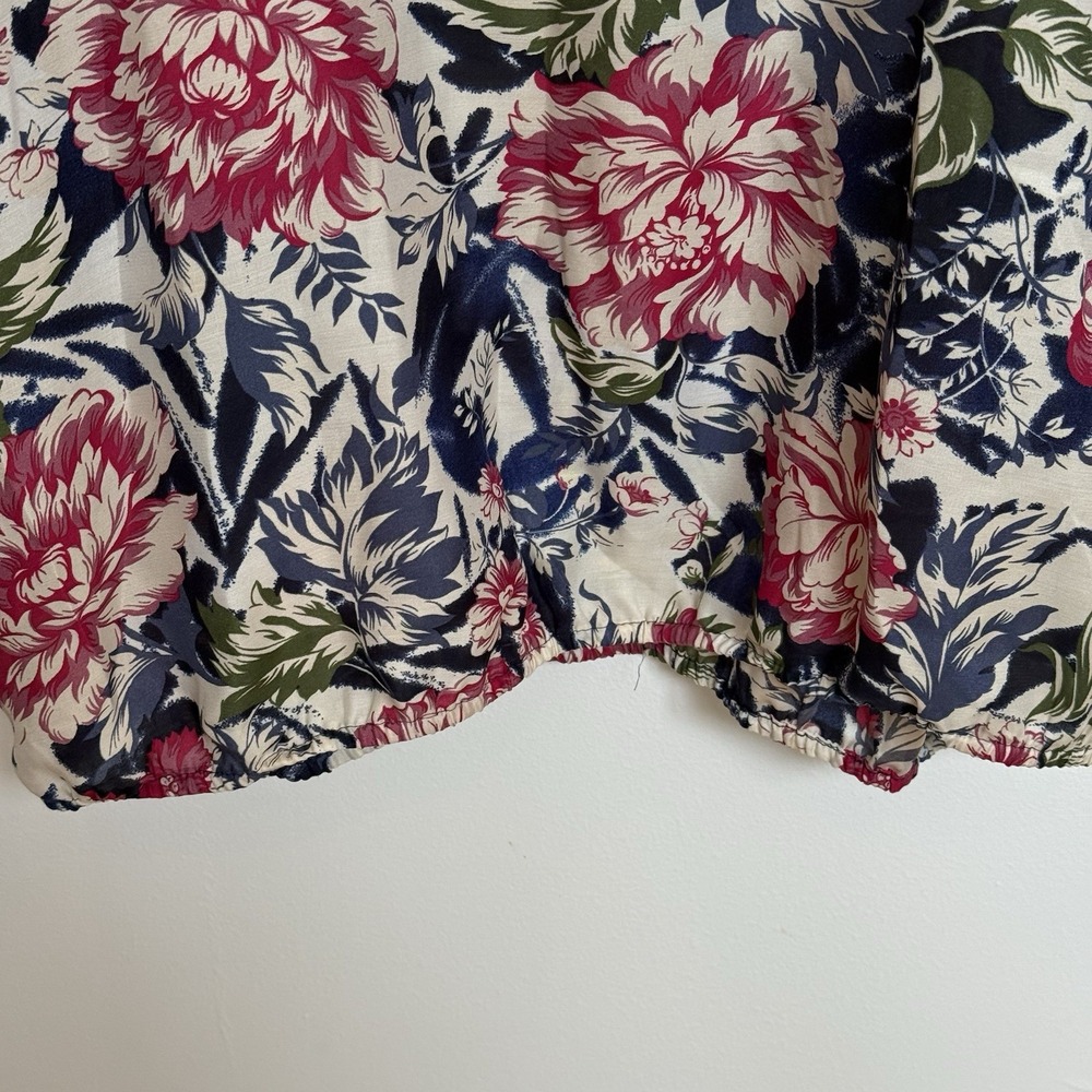 Ann Taylor Loft Factory V-Neck Faux Silk Floral 3/4 Sleeve Top Medium Petite - Picture 7 of 8